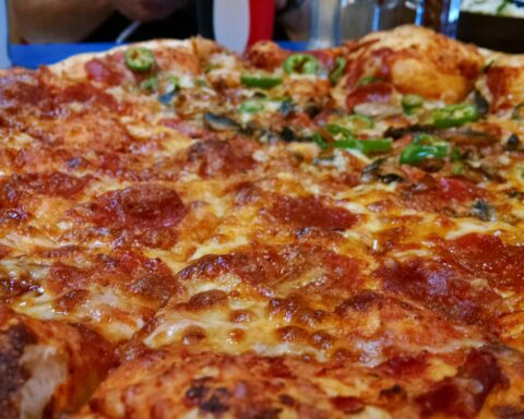 where to eat on the hill boulder